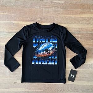 Boys black under armour football long sleeve shirt size 5 nwt